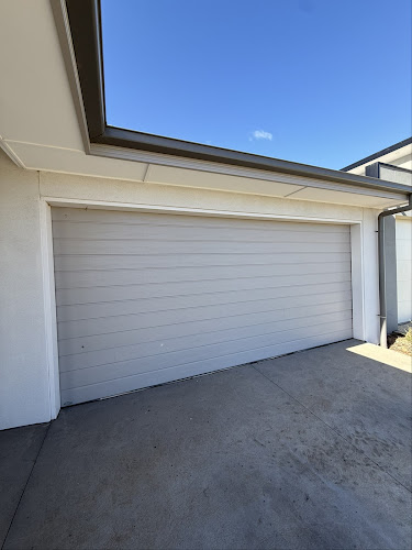 AM Garage Doors in Manor Lakes