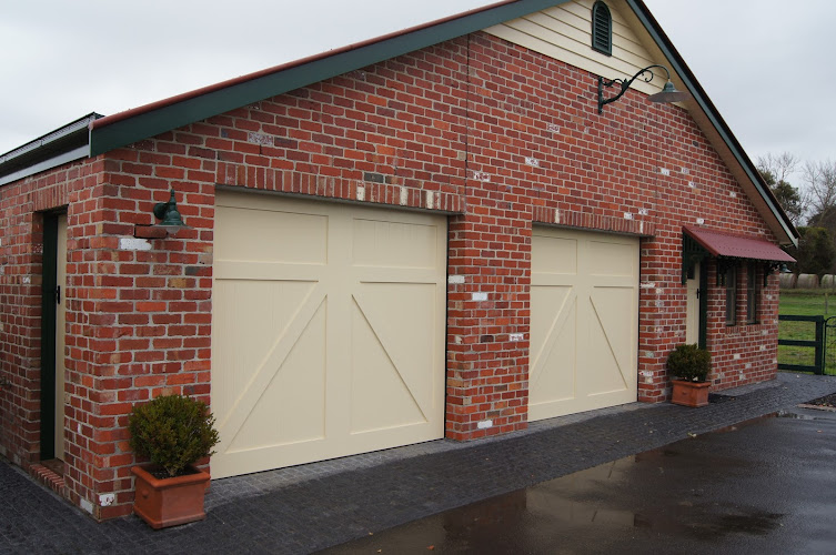 Garage Door Solutions (Vic) - Sectional, Tilt & Roller Doors in Braeside